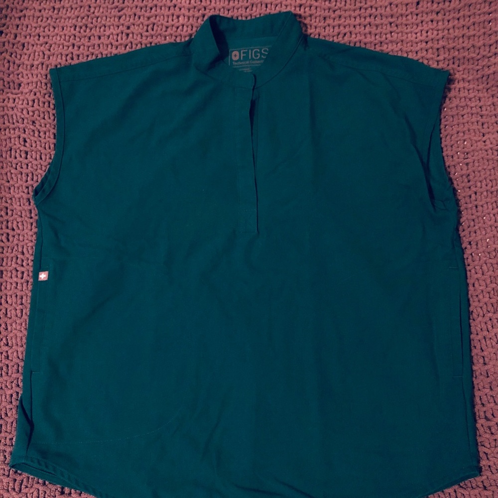 Figs Scrub top